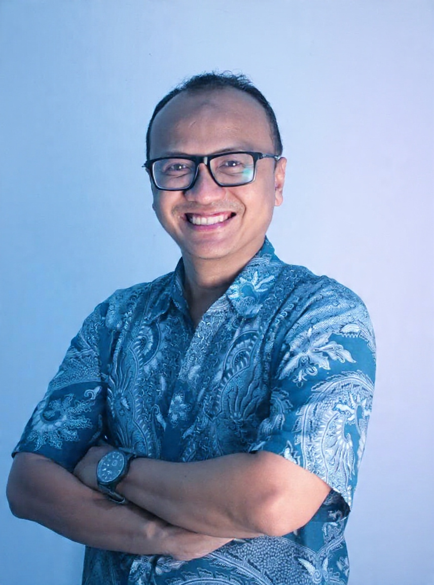 Assoc. Prof.Dr. Harry Noviardi, M. Si