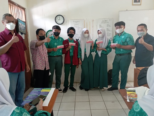 STTIF Bogor Kenalkan Produk Inovativnya ke SMK Farmasi Galenium Bogor